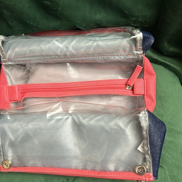 Like new Kenneth Cole Reaction bag with good pockets (I only sell through posh) - Picture 3 of 3